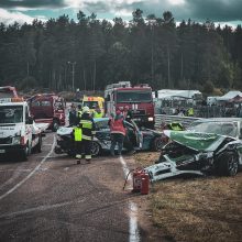 Tokios avarijos Kačerginė dar nematė: trasoje susidūrė vienuolika BMW automobilių