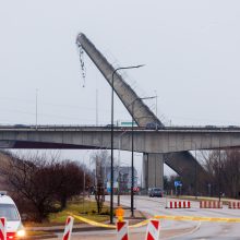 Kleboniškio tilto griūtis: baiminamasi, kad gali dar lūžti, koreguojamos eismo schemos