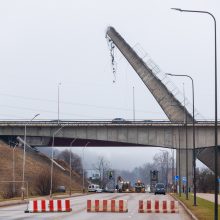 Kleboniškio tilto griūtis: baiminamasi, kad gali dar lūžti, koreguojamos eismo schemos