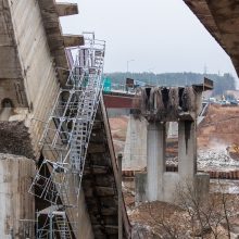 Kleboniškio tilto griūtis: baiminamasi, kad gali dar lūžti, koreguojamos eismo schemos