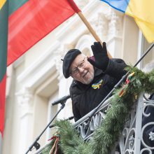 V. Landsbergis: žmonija velnėja, moka žmogėdroms pinigus, kad karas tęstųsi 