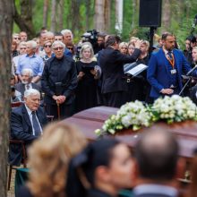 Kaune amžinojo poilsio atgulė A. Adamkienė: ji dovana nuo Dievo mums