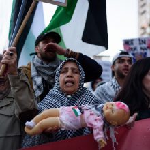 Protestuodami prieš B. Netanyahu, į gatves Izraelyje išėjo tūkstančiai žmonių