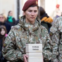 Lietuva atsisveikino su Ukrainoje žuvusiu kariu T. Tumu