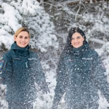 Internautus sužavėjo policijos pareigūnų žieminė fotosesija