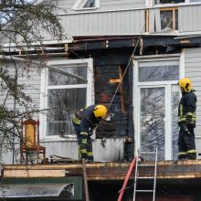 Gaisrą Žaliakalnio daugiabutyje sukėlė užsidegusios samanos tarp jo sienų rąstų