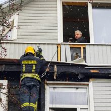 Gaisrą Žaliakalnio daugiabutyje sukėlė užsidegusios samanos tarp jo sienų rąstų