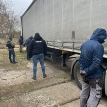Kaune tarp obuolių krovinio sulaikyta 2,58 mln. eurų vertės rūkalų siunta