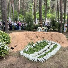 Kaune amžinojo poilsio atgulė A. Adamkienė: ji dovana nuo Dievo mums