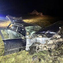 Kraupi avarija Lazdijų rajone: nuo kelio nulėkė BMW, žuvo jaunas vairuotojas