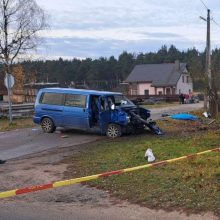 Po mirtinos tragedijos: vietiniai kalba, kad tie „berazumiai“ su BMW po miestelį skrajojo visą naktį