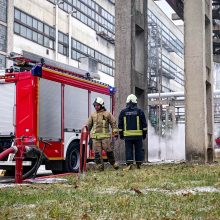 Bendrovės teritorijoje Kaune – sprogimas: atvira liepsna degė pastatas, yra nukentėjusiųjų