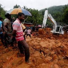 Šri Lankoje potvynių ir purvo nuošliaužų aukų padaugėjo iki 100