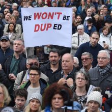 Londono gatves užkimšę demonstrantai reikalavo naujo balsavimo dėl „Brexit“