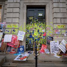 Londono gatves užkimšę demonstrantai reikalavo naujo balsavimo dėl „Brexit“