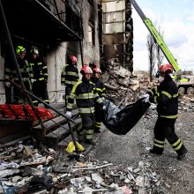 Karas: rusai Mariupolyje panaudojo neaiškios kilmės toksišką medžiagą