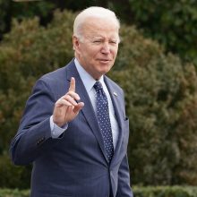 J. Bidenas: aš numušiu bet kokį JAV grėsmę keliantį oro objektą
