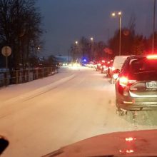 Eismo sąlygas Kaune sunkina ir sniegas, ir avarijos 