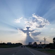 Vairuotojas danguje užfiksavo žadą atimantį debesį: ką jums tai primena?