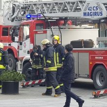 Laisvės alėjoje – nekasdienis vaizdas: sulėkė gausios ugniagesių pajėgos 