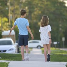 Mažieji bėgliai atsidūrė po didinamuoju teisėsaugos stiklu: juos priglaudusi draugų mama – taip pat