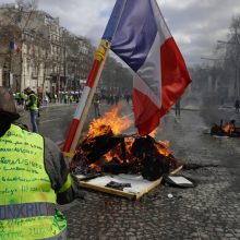 Per naujus „geltonųjų liemenių“ protestus kilo susirėmimų su policija