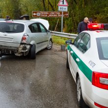 Kačerginėje – autobuso ir dviejų lengvųjų automobilių avarija: viena vairuotoja girta