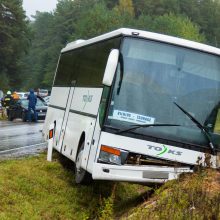 Kačerginėje – autobuso ir dviejų lengvųjų automobilių avarija: viena vairuotoja girta