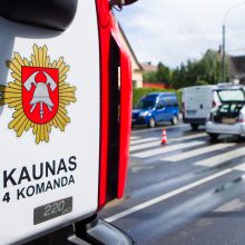 Masinė avarija Kaune: susidūrė trys automobiliai ir troleibusas, nukentėjo kūdikis