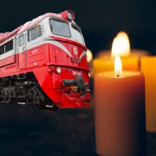 Tragedija Neveronyse: šilumvežis mirtinai sužalojo bėgiais ėjusią moterį