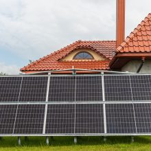 Gauta sąskaita už elektrą užtemdė saulę: gudri kiaulystė ar žmogiška klaida?