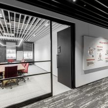 Naujas VIADA biuro pastatas: į darbo aplinką įlietas namų jaukumas
