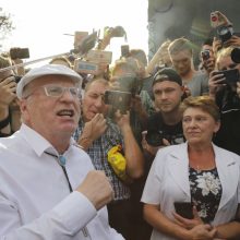 Rusijoje įsisiūbuoja protestai: pareigūnai žmones tramdo areštais  