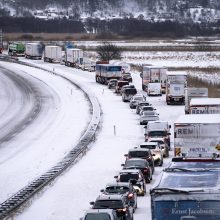 Sniego audra Švedijoje ir Danijoje sukėlė transporto chaosą