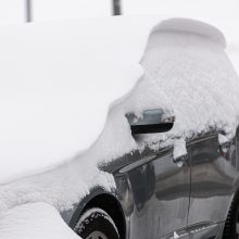 Kelininkai atkerta kritikams: esant tokioms sąlygoms įprasti kelių valymo terminai negalioja