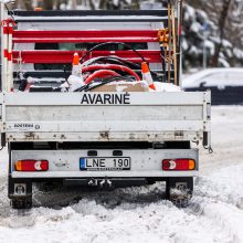 Kelininkai atkerta kritikams: esant tokioms sąlygoms įprasti kelių valymo terminai negalioja