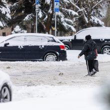 Kelininkai atkerta kritikams: esant tokioms sąlygoms įprasti kelių valymo terminai negalioja