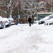 Kelininkai atkerta kritikams: esant tokioms sąlygoms įprasti kelių valymo terminai negalioja