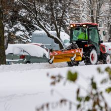 Kelininkai atkerta kritikams: esant tokioms sąlygoms įprasti kelių valymo terminai negalioja