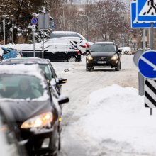 Kelininkai atkerta kritikams: esant tokioms sąlygoms įprasti kelių valymo terminai negalioja