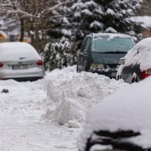 Kelininkai atkerta kritikams: esant tokioms sąlygoms įprasti kelių valymo terminai negalioja