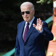 J. Bidenas pirmą kartą viešai prisipažino, kad turi septintą anūką