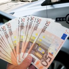 STT krečia „Regitrą“: įtariama, kad vairavimo egzaminuotojai reguliariai imdavo kyšius