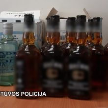 Jonavos rajone likviduotas nelegalaus alkoholio sandėlis