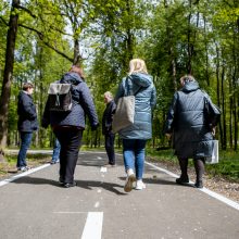 Dviračių takas Ąžuolyne: vieniems primena automagistralę, kitiems – pakilimo taką 