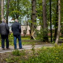 Dviračių takas Ąžuolyne: vieniems primena automagistralę, kitiems – pakilimo taką 