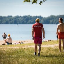 Gelbėtojai merginų be liemenėlių nedrausmina: svarbu, kad netrukdytų aplinkiniams