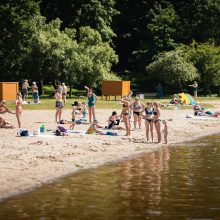 Gelbėtojai merginų be liemenėlių nedrausmina: svarbu, kad netrukdytų aplinkiniams