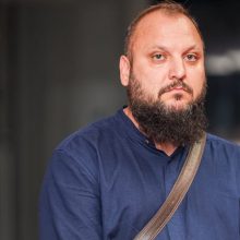 Kalinių prižiūrėtojas išlindo pro grotų tarpą: pačiam kalėti neteks, bet suplonės piniginė