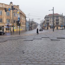 Vilniaus gatvėje – naujovės: atsirado suoliukai ir šiukšliadėžės